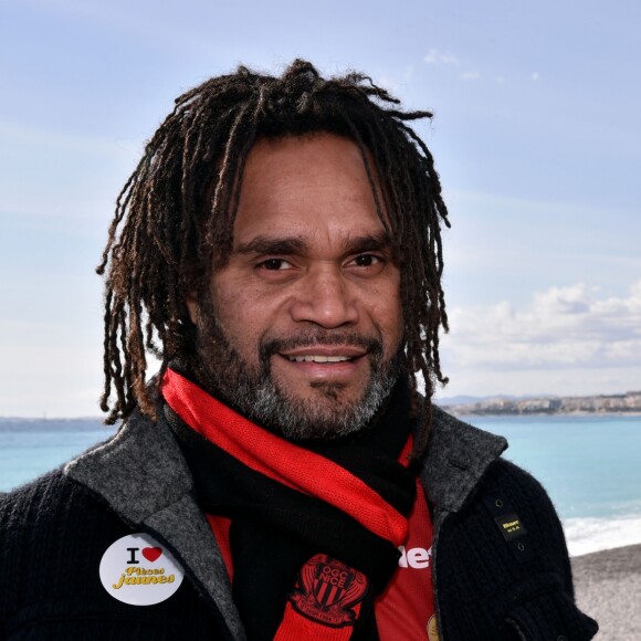 A quelques jours de la fin de l'opération Pièces Jaunes, Bernadette Chirac et l'ancien footballeur champion du monde Christian Karembeu ont fait un passage à Nice le 7 février 2015.