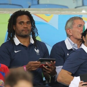 Christian Karembeu, Gérard Mestrallet, le joueur de football brésilien Raï, Bernard Diomède - Les femmes des joueurs de l'équipe de France assistent au match France - Equateur à Rio de Janeiro au Brésil le 25 juin 2014.