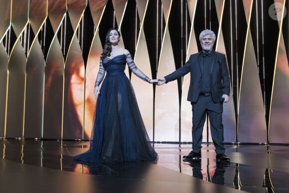 Monica Bellucci et Pedro Almodóvar - Cérémonie d'ouverture du 70ème Festival International du Film de Cannes. Le 17 mai 2017 © Borde-Jacovides-Moreau / Bestimage