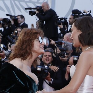 Susan Sarandon et Bella Hadid - Cérémonie d'ouverture du 70e Festival International du Film de Cannes. Le 17 mai 2017 © Borde-Jacovides-Moreau/Bestimage