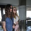 Kesha et son compagnon Brad Ashenfelter arrivent à l'aéroport de LAX à Los Angeles, le 29 mars 2017