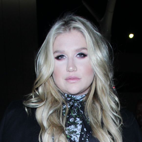Kesha arrive à l'aéroport de LAX à Los Angeles, le 22 mars 2017 Kesha seen at LAX airport in Los Angeles. 22 March 2017.