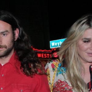 Kesha et son compagnon Brad Ashenfelter quittent l'afterparty de la soirée "Snatched" à Los Angeles le 11 mai 2017
