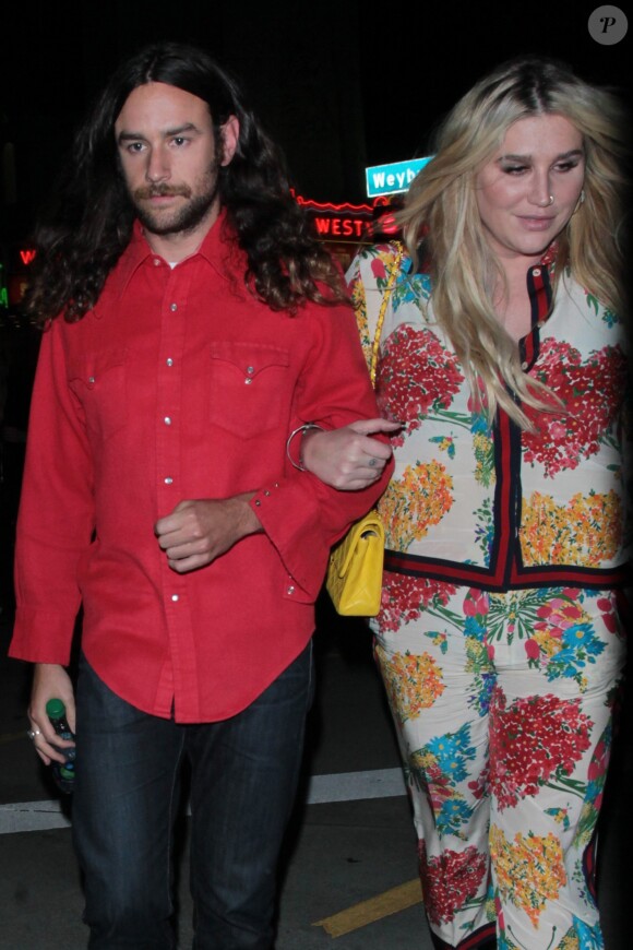 Kesha et son compagnon Brad Ashenfelter quittent l'afterparty de la soirée "Snatched" à Los Angeles le 11 mai 2017