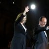 François Hollande, le soir de sa victoire à l'élection présidentielle, en compagnie de Valérie Trierweiler, le 6 mai 2012 à Paris.