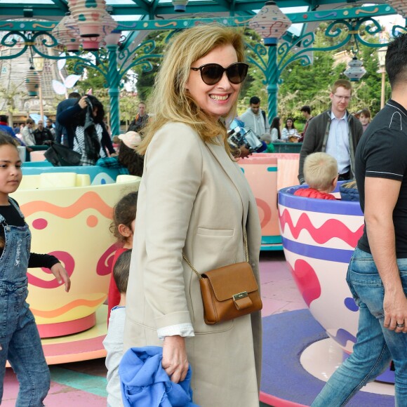 Valérie Trierweiler (marraine de l'association du Secours Populaire) - Pour son 25ème anniversaire Disneyland Paris a invité 2500 enfants du Secours Populaire. © Coadic Guirec/Bestimage