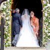 Kate Middleton au mariage de Pippa Middleton (elle l'aide avec sa robe) et de James Matthews à l'église St Mark à Englefield le 20 mai 2017