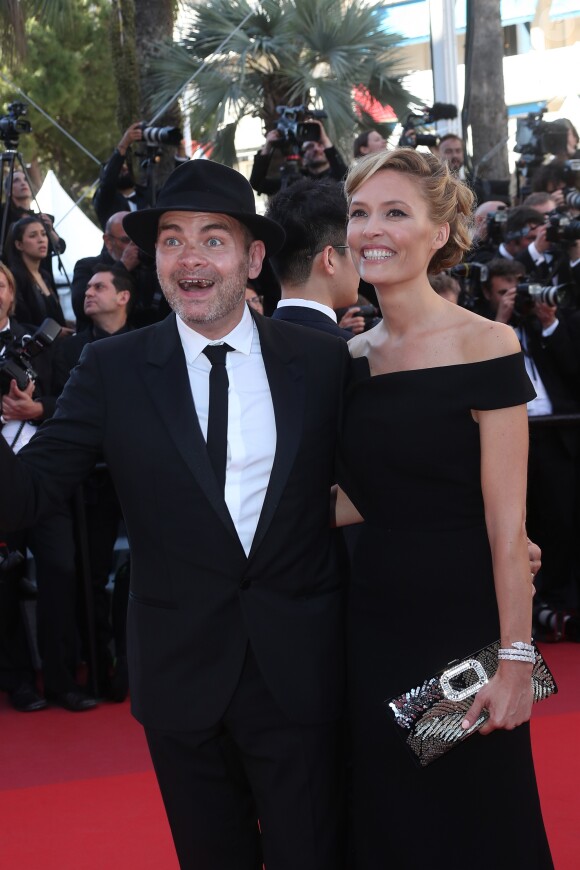 Clovis Cornillac et sa femme Lilou Fogli - Montée des marches du film "120 battements par minute" lors du 70ème Festival International du Film de Cannes. Le 20 mai 2017. © Borde-Jacovides-Moreau / Bestimage