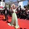 Elle Fanning - Montée des marches du film "How To Talk To Girls at Parties" lors du 70ème Festival International du Film de Cannes. Le 21 mai 2017. © Borde-Jacovides-Moreau / Bestimage