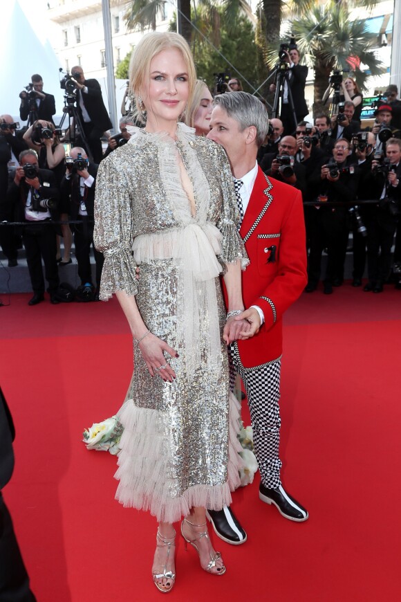Nicole Kidman et John Cameron Mitchell - Descente des marches du film "How To Talk To Girls at Parties" lors du 70ème Festival International du Film de Cannes. Le 21 mai 2017. © Borde-Jacovides-Moreau / Bestimage