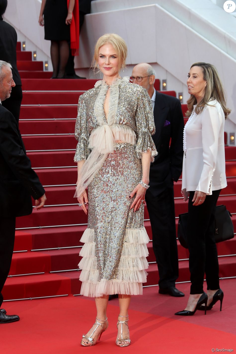 Nicole Kidman - Descente des marches du film How To Talk ...