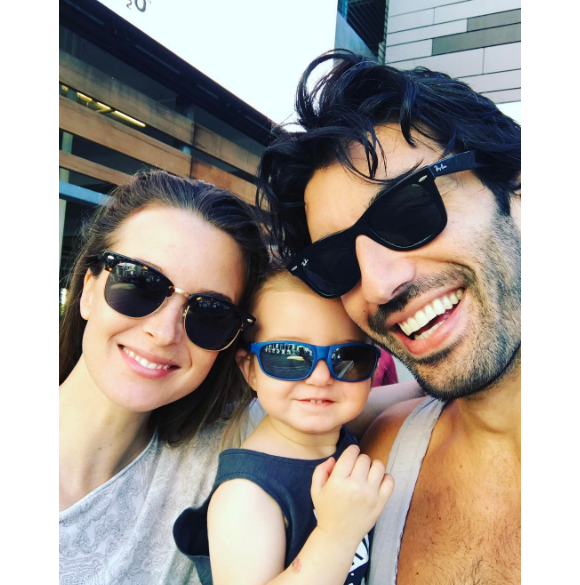 Justin Baldoni et sa femme Emily vont avoir un deuxième enfant. Ils posent ici avec leur fille - Photo publiée sur Instagram le 21 mai 2017