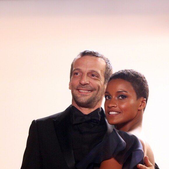 Mathieu Kassovitz et sa compagne Aude Legastelois (Habillée en Dior) - Montée des marches du film "Happy End" lors du 70e Festival International du Film de Cannes. Le 22 mai 2017. © Borde-Jacovides-Moreau/Bestimage R