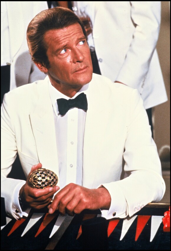 Roger Moore dans la peau de James Bond (archive)