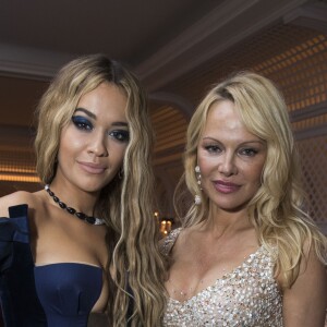 Rita Ora et Pamela Anderson - Soirée "Love On The Rocks"de de Grisogono à l'hôtel du Cap-Eden-Roc au Cap d'Antibes, en marge du 70e Festival International du Film de Cannes. Le 23 mai 2017.