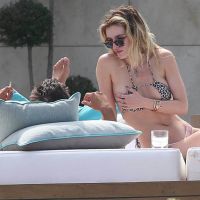 Scott Disick humilie Bella Thorne en fricotant avec une autre femme à Cannes...