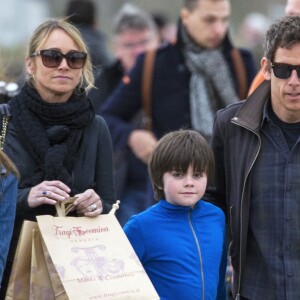 Exclusif - Ben Stiller arrive en famille avec sa femme Christine Taylor et ses enfants Quinlan et Ella à Venise en Italie le 29 mars 2015.