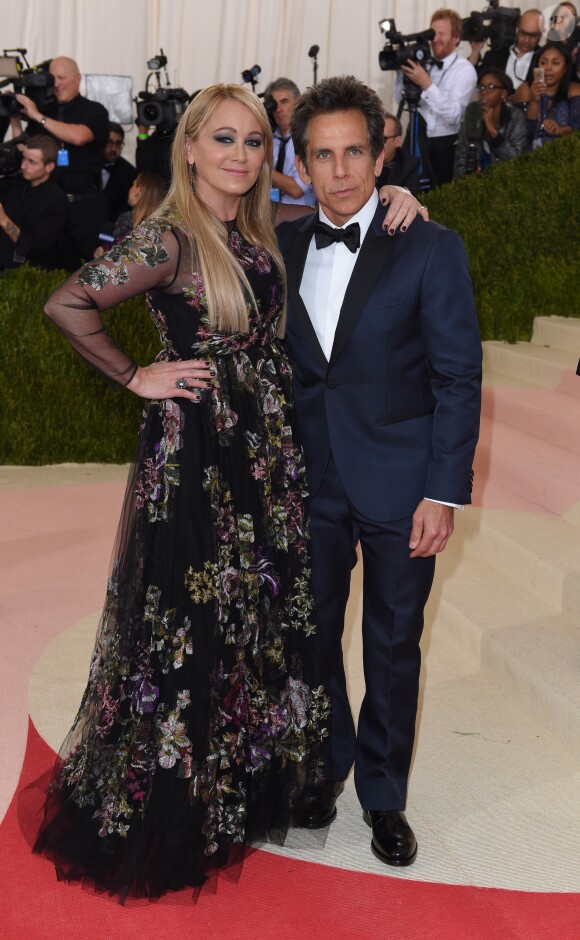 Ben Stiller et sa femme Christine Taylor - Soirée Costume Institute Benefit Gala 2016 (Met Ball) sur le thème de "Manus x Machina" au Metropolitan Museum of Art à New York, le 2 mai 2016.