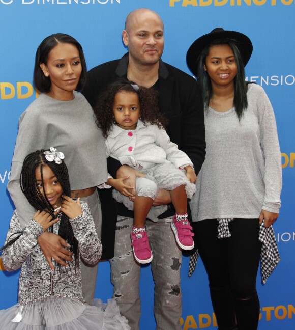 Melanie Brown (Mel B), son mari Stephen Belafonte et ses enfants Angel, Madison et Phoenix à la Première du film "Paddington" au Chinese Theatre à Hollywood. Le 10 janvier 2015