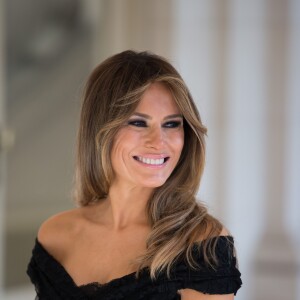 Photo de famille des conjoints des chefs d'Etat et de gouvernement sur les marches de l'escalier aux lions du Château Royal de Laeken: (de gauche à droite) Brigitte Macron (Trogneux) (France), Emine Gulbaran Erdogan, (Turquie), Melania Trump (Etats-Unis), la reine Mathilde de Belgique, Ingrid Schulerud (OTAN), Desislava Radeva (Bulgarie), Amelie Derbaudrenghien (Belgique), Gauthier Destenay (Luxembourg), Madame Stropnik (Slovénie), Madame Baldvinsdottir (Islande), à Bruxelles, Belgique, le 25 mai 2017.