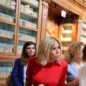 Brigitte Macron (Trogneux) femme du président français E.Macron, Amanda Succi (compagne du maire de Catane E. Bianco) , Emanuela Mauro, femme du premier ministre italien P.Gentiloni, Malgorzata Tusk, la femme de D. Tusk (Président du conseil Européen) , Joachim Sauer le mari de la chancelière allemande A. Merkel et Akie Abe, la femme du premier ministre Japonais S. Abe - Les conjoints des chefs d'États du G7 en visite à la bibliothèque de Catane en Sicile le 26 mai 2017 © Sébastien Valiela / Bestimage