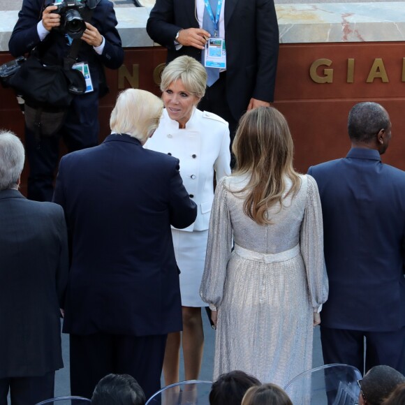 Brigitte Macron (Trogneux) salue le président américain Donald Trump et sa femme Mélania Trump - Concert au théâtre grec de Taormine dans le cadre du sommet du G7 en Sicile le 26 mai 2017 © Sébastien Valiela / Bestimage