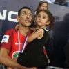 Angel Di María avec sa fille - Finale de la coupe de France de football entre le PSG et Angers ( Victoire du PSG 1-0) au Stade de France, Saint-Denis le 27 mai 2017