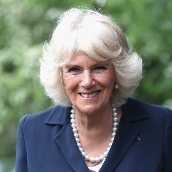 Camilla Parker-Bowles, duchesse de Cornouailles visite le centre de soutien aux personnes atteintes du cancer Maggie's Oxford à Oxford, le 16 mai 2017.