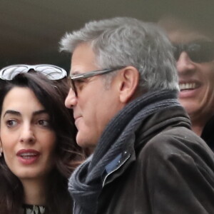 George Clooney et sa femme Amal Alamuddin (enceinte) quittent leur hôtel, L'Hôtel, à Paris pour se rendre à la gare du Nord. Le 26 février 2017