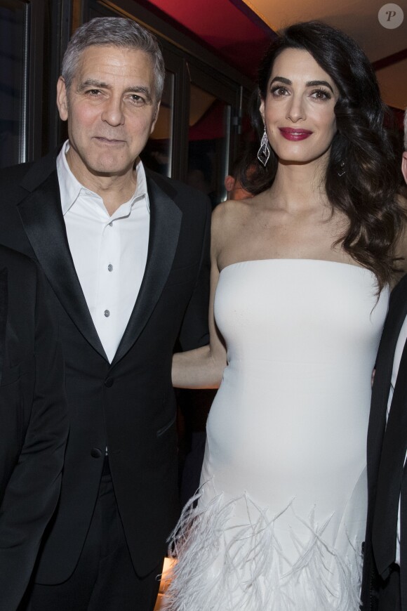 George Clooney et sa femme Amal Alamuddin (enceinte) - Dîner de la cérémonie des César au Fouquet's à Paris. Le 24 février 2017
