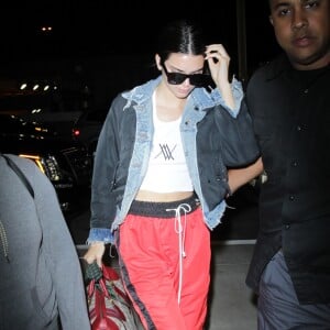 Kendall Jenner arrive à l'aéroport de LAX à Los Angeles. Le 30 mai 2017.