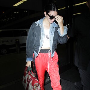 Kendall Jenner arrive à l'aéroport de LAX à Los Angeles. Le 30 mai 2017.