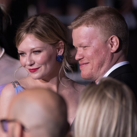 Kirsten Dunst et son compagnon Jesse Plemons - Montée des marches du film "Les proies" lors du 70ème Festival International du Film de Cannes. Le 24 mai 2017. © Borde-Jacovides-Moreau / Bestimage