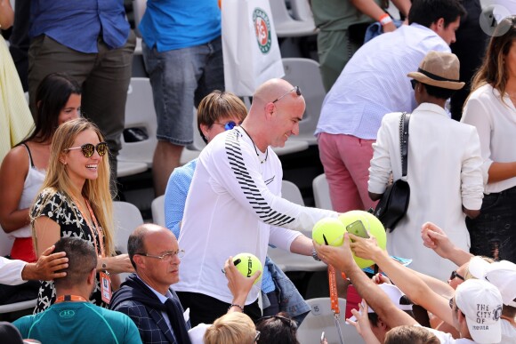 Jelena Djokovic (enciente) et Andre Agassi dans les tribunes lors des internationaux de France de Roland Garros à Paris, le 31 mai 2017. © - Dominique Jacovides - Cyril Moreau/ Bestimage