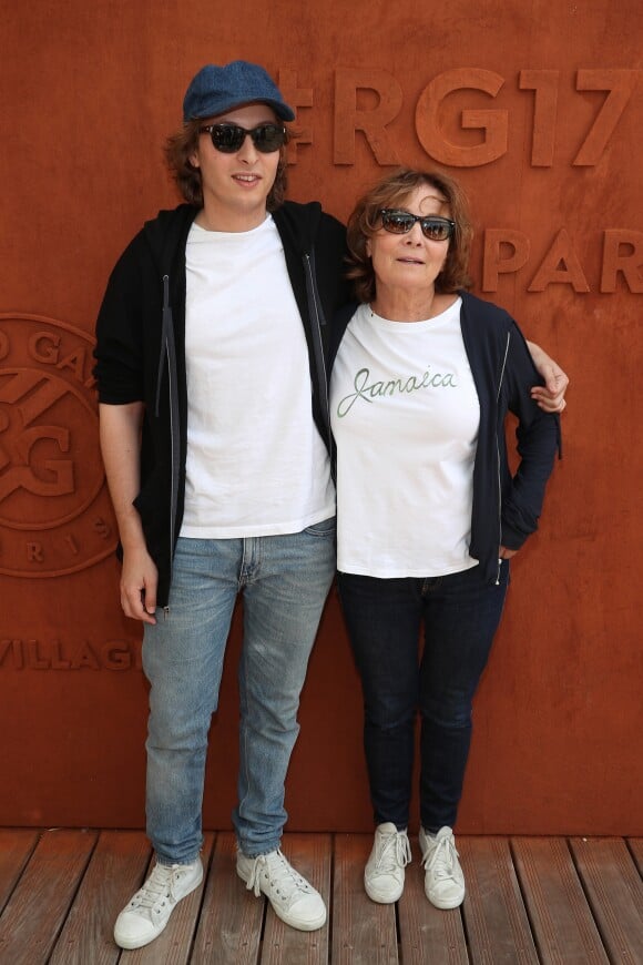 Diane Kurys et son fils Sacha Sperling au village lors des internationaux de France de Roland Garros à Paris, le 31 mai 2017. © Dominique Jacovides - Cyril Moreau/ Bestimage