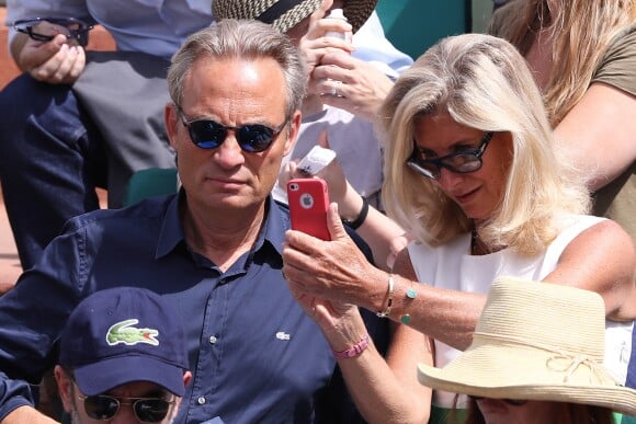 Gilles Cohen et sa femme Karine Paschal dans les tribunes lors des internationaux de France de Roland Garros à Paris, le 31 mai 2017. © - Dominique Jacovides - Cyril Moreau/ Bestimage