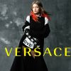 Gigi Hadid figure sur la campagne publicitaire (collection prêt-à-porter automne-hiver 2017) de Versace. Photo par Bruce Weber.