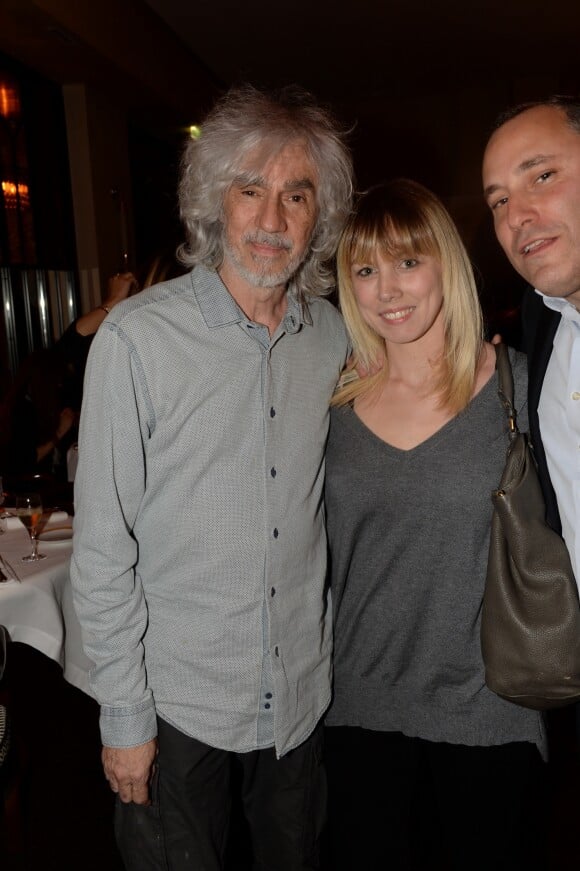 Louis Bertignac, sa compagne Laeticia et Benjamin Patou (PDG de Moma Group) lors de la soirée d'inauguration (cocktail dînatoire) du restaurant Noto, à Paris, France, le 29 mars 2017. © Rachid Bellak/Bestimage