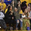 Rihanna lors du match 1 de la finale des play-offs NBA le 1er juin 2017 à l'Oracle Arena d'Oakland entre les Golden State Warriors et les Cleveland Cavaliers. Fan de LeBron James, la chanteuse a tout fait pour provoquer le public des Warriors.