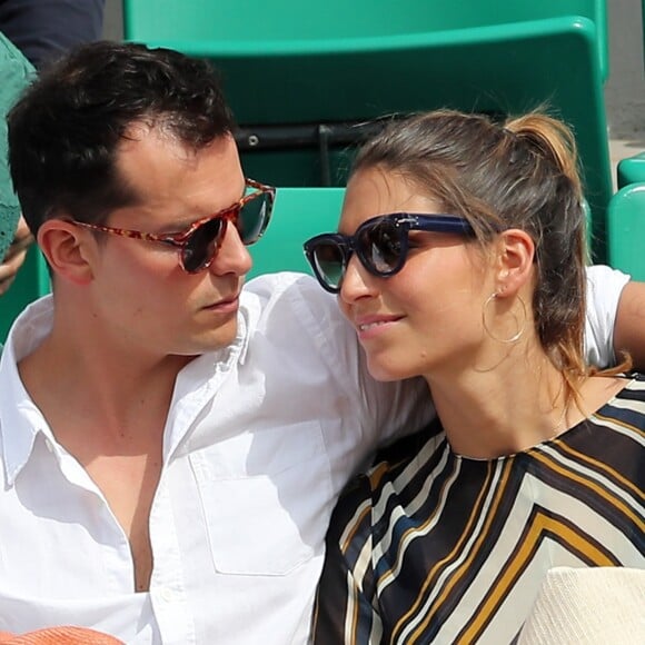 Juan Arbelaez et sa compagne Laury Thilleman (Miss France 2011) - Les célébrités dans les tribunes lors des internationaux de France de Roland-Garros à Paris, le 4 juin 2017. © Dominique Jacovides-Cyril Moreau/Bestimage