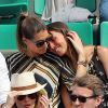 Laury Thilleman (Miss France 2011) avec sa soeur Julie - Les célébrités dans les tribunes lors des internationaux de France de Roland-Garros à Paris, le 4 juin 2017. © Dominique Jacovides-Cyril Moreau/Bestimage