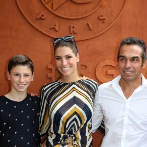 Laury Thilleman (Miss France 2011) avec son père Fabrice, sa mère Sophie, son frère Hugo et sa soeur Julie - Les célébrités au village des internationaux de tennis de Roland Garros à Paris le 4 juin 2017. © Dominique Jacovides-Cyril Moreau/Bestimage