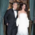George Clooney (montre Omega) et sa femme Amal Alamuddin-Clooney (enceinte) quittent leur hôtel L'Hôtel pour se rendre à la cérémonie des César à Paris, le 24 février 2017.