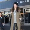 Amal Alamuddin-Clooney, enceinte et vêtue d'un manteau Adam Lippes et d'un pull Alberta Ferretti à l'aéroport à Los Angeles le 27 janvier 2017.