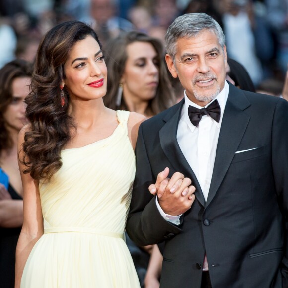 George Clooney et sa femme Amal Alamuddin Clooney (bijoux Cartier) - Montée des marches du film "Money Monster" lors du 69e Festival International du Film de Cannes. Le 12 mai 2016. © Borde-Jacovides-Moreau/Bestimage