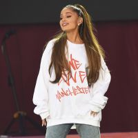 Ariana Grande chante pour ses "22 anges" à Paris, 2 semaines après l'attentat