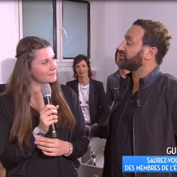 Cyril Hanouna "embrasse" Matthieu Delormeau dans Touche pas à mon poste sur C8 le 8 juin 2017.
