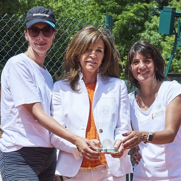 Geraldine Maillet, Framboise Holtz et Estelle Denis lors de la dernière journée du Trophée des Personnalités de Roland-Garros le 8 juin 2017.