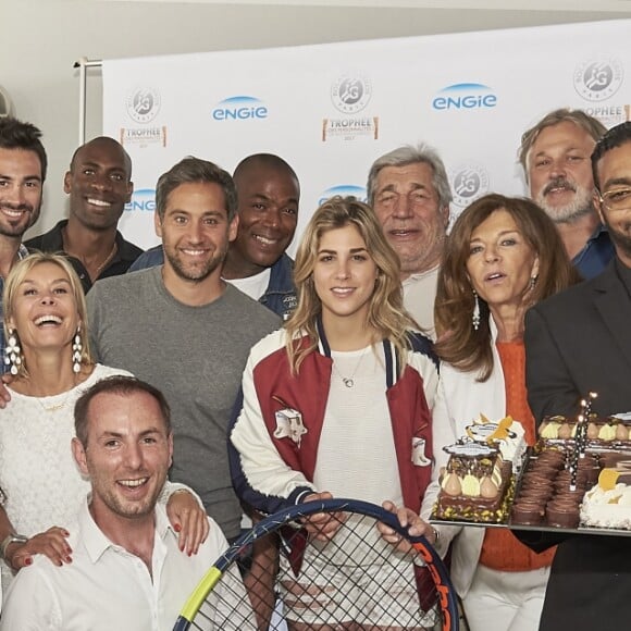 Toute léquipe lors de la dernière journée du Trophée des Personnalités de Roland-Garros le 8 juin 2017.