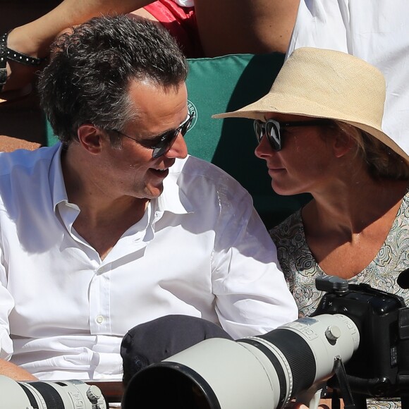 Arthur Sadoun et Anne Sophie Lapix dans les tribunes lors des Internationaux de France de Roland-Garros à Paris le 10 juin 2017. © Jacovides - Moreau / Bestimage